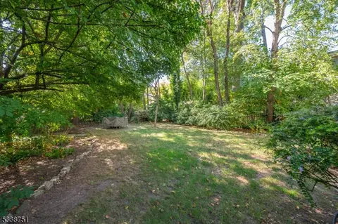 Exterior - 68 Colfax Rd, Springfield, NJ 07081 photo 4 of 5