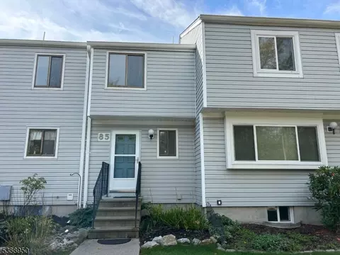 85 Shady Ln, Hamburg, NJ 07419