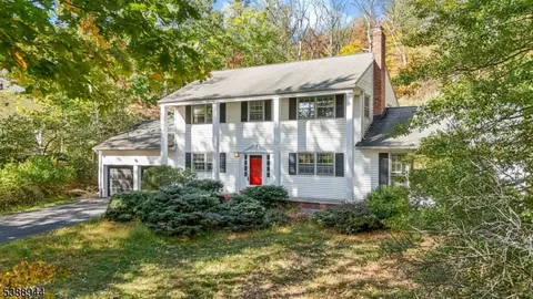 36 Rockledge Rd, Montville, NJ 07045