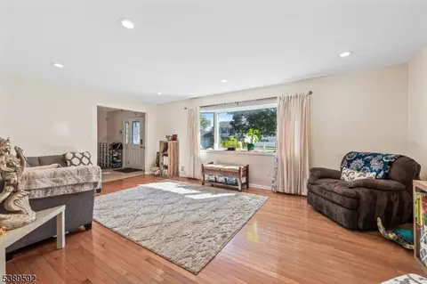 433 Hancock St, Middlesex, NJ 08846 photo 5