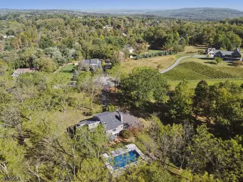 6 W View Dr, Flemington, NJ 08822