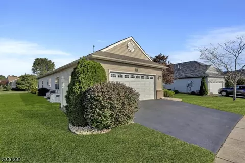 15 Lorenzo Rd, Manchester Township, NJ 08759