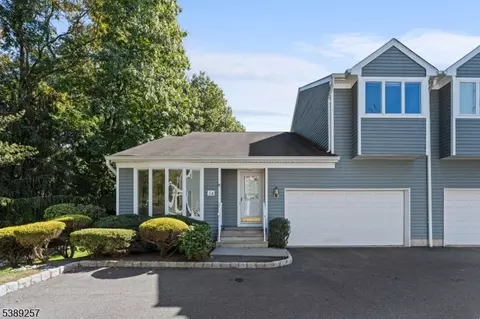 34 Meadowview Ln, Berkeley Heights, NJ 07922