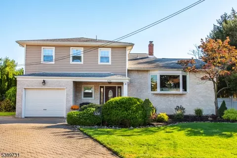 124 Thanksgiving Ln, Clifton, NJ 07013