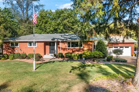 218 Beacon Hill Rd, Califon, NJ 07830