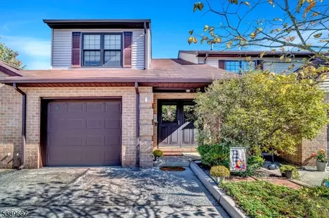 9 Daniel Ct, Lebanon, NJ 08833