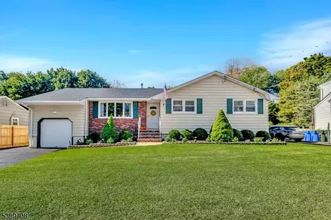 101 Cramer Ave, Green Brook, NJ 08812