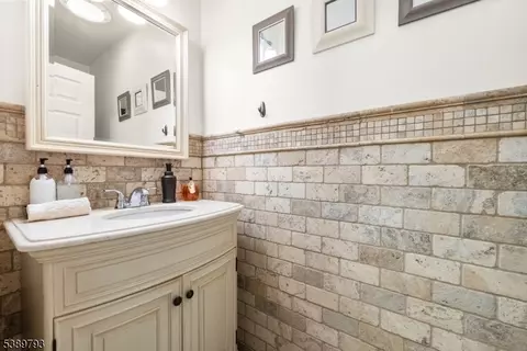 86 Hinchman Ave, Wayne, NJ 07470 photo 19