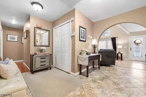 86 Hinchman Ave, Wayne, NJ 07470 photo 8