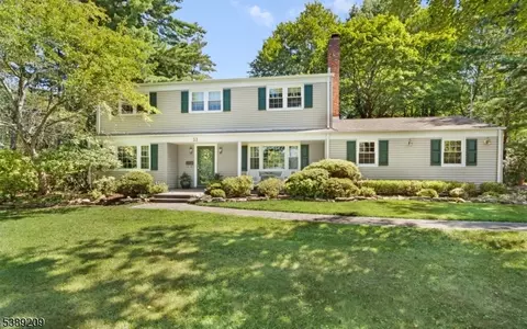 33 Maple Ave, Mendham, NJ 07945