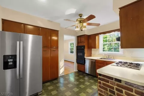33 Maple Ave, Mendham, NJ 07945 photo 15