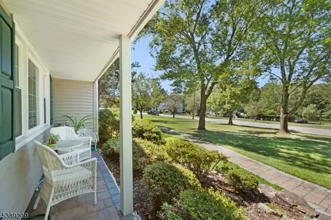 33 Maple Ave, Mendham, NJ 07945 photo 3