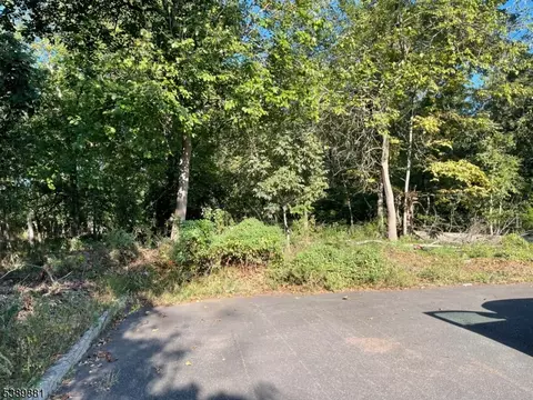 76 Woodland Rd, Piscataway Twp, NJ 08854