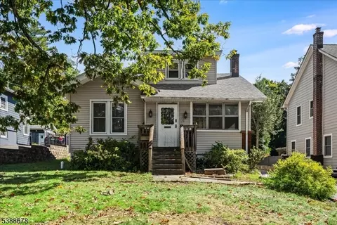 28 Ferndale Rd, Caldwell, NJ 07006