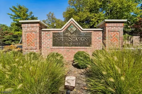 801 Four Seasons Dr #801, Wayne, NJ 07470
