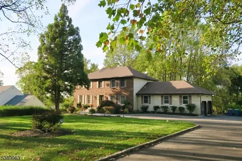 24 Geiger Ln, Warren, NJ 07059