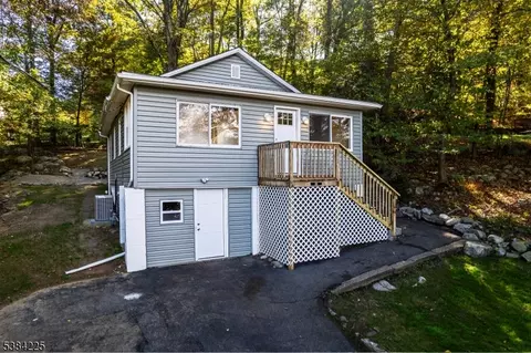 56 Cayuga Ave, Landing, NJ 07850