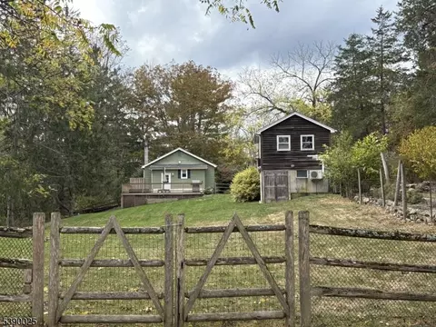 81 Stillwater Rd # A, Hardwick Twp, NJ 07825