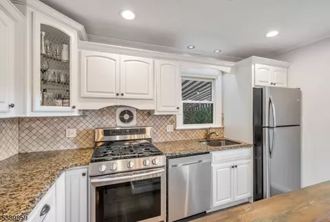 8 Ridge Pl, Wayne, NJ 07470 photo 12