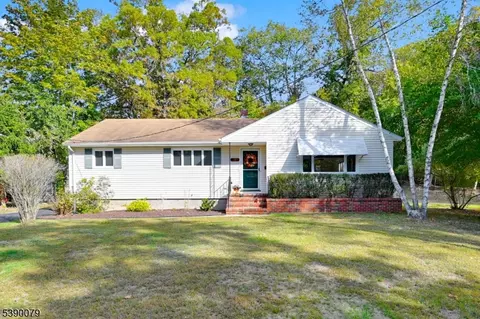 18 Colfax Ave, Wanaque, NJ 07465
