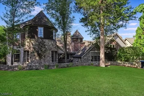 20 Island Trl, Sparta, NJ 07871