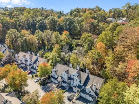 27 Rainier Ct, Hackettstown, NJ 07840