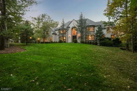 40 High Oaks Dr, Watchung, NJ 07069