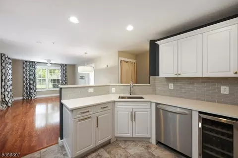 55 Potomac Dr, Basking Ridge, NJ 07920