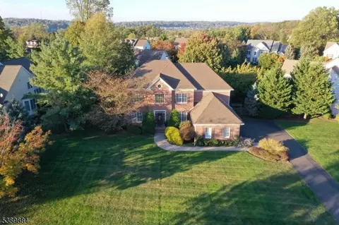 36 Ridge Rd, Green Brook, NJ 08812
