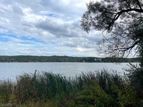 7 Walton St, Stanhope, NJ 07874