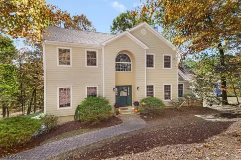 3 Hidden Hills Rd, Oak Ridge, NJ 07438