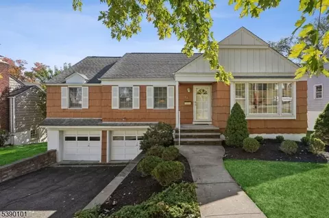 15 Highland Dr, Livingston, NJ 07039