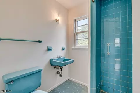 Bath - 200 Maple Ave, North Plainfield, NJ 07060 photo 2 of 3
