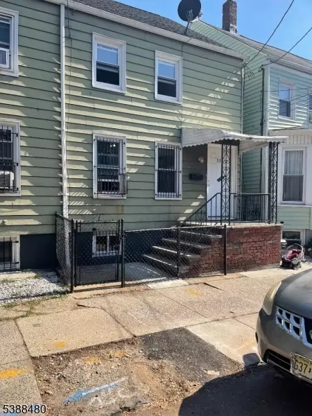 33 Catherine St, Elizabeth, NJ 07201