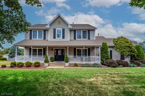 12 Zeller Dr, Somerset, NJ 08873