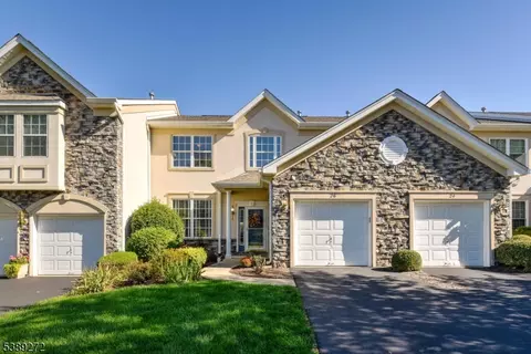 26 Ebersohl Cir, Whitehouse Station, NJ 08889