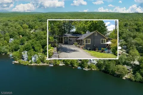 111 Hillside Rd, Highland Lakes, NJ 07422