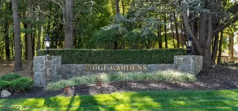1006 Thoreau Ct, Mahwah, NJ 07430