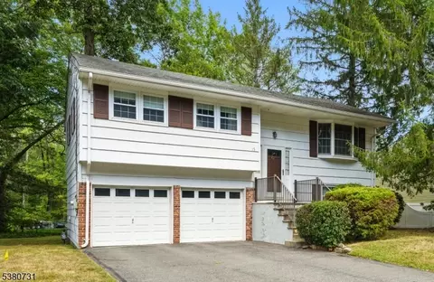 15 Deer Path Dr, Flanders, NJ 07836