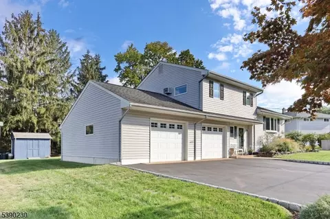29 Rolling Hills Dr, Wayne, NJ 07470 photo 2