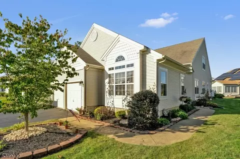 5 La Rochelle Dr, Manchester Township, NJ 08759