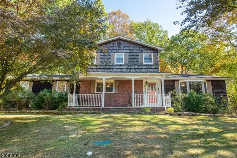 36 Sleepy Hollow Rd, Byram Twp, NJ 07821