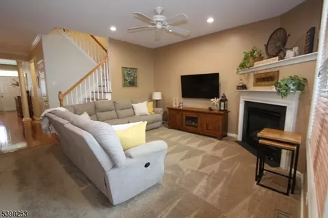 249 Levinberg Ln, Wayne, NJ 07470 photo 9