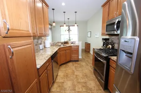 249 Levinberg Ln, Wayne, NJ 07470 photo 12