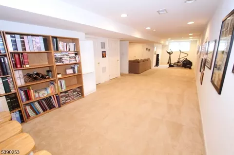 249 Levinberg Ln, Wayne, NJ 07470 photo 39