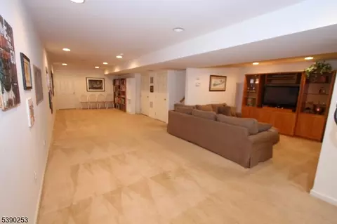 249 Levinberg Ln, Wayne, NJ 07470 photo 41