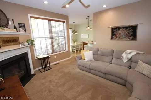 249 Levinberg Ln, Wayne, NJ 07470 photo 20