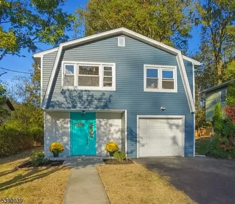 7 Esther St, Stanhope, NJ 07874