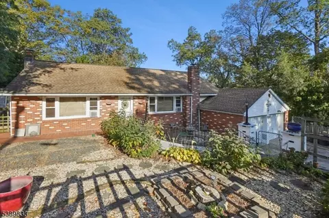 69 Mountainview Ave, Mount Arlington, NJ 07856