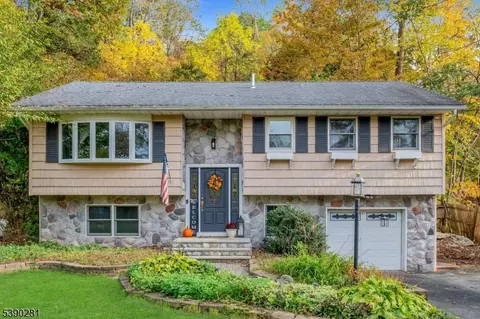 3 Knute Dr, Byram Twp, NJ 07821